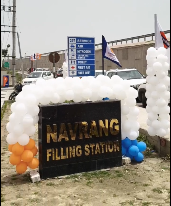 Petrol Pump Grand Opening Balloon Decor – Tricolor Corporate Theme - Image 3